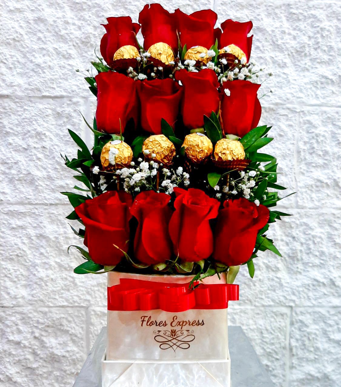 Envio y venta de flores ,rosas, plantas,arreglos florales ,regalos y desayunos a domicilio con delivery gratis en la Ciudad Autonoma de Buenos Aires y con costo de env�o en localidades del Gran Buenos Aires asi como delivery de flores y plantas a trav�s de florerias asociadas en todas las provincias de la Argentina, Buenos Aires, la Pampa, Tucuman, La Rioja, R�o Negro, Entre Rios, Corrientes, Misiones, Neuquen, Chubut, Tierra del Fuego, Santa Cruz, San Luis, Mendoza, Cordoba, Jujuy, Formosa, Santiago del Estero, Salta, Chaco, Catamarca ,San Juan, y ademas realizamos el delivery de flores ,coronas,palmas , plantas y regalos a todas las ciudades de Argentina, Mar del Plata, C�rdoba, Buenos Aires, con cargo en Santa Rosa, La Plata, Bella Vista, Neuquen, Pilar, Paran�, Posadas, Resistencia, Cipolleti y mas de 300 ciudades y localidades en todo el territorio de nuestro pa�s, asi como tambien tenemos la posibilidad de enviar flores a casi todo el mundo en cuestion de horas